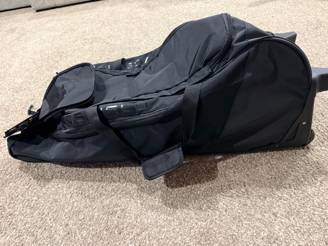 Takeover wheeled EVOShield (New) bag