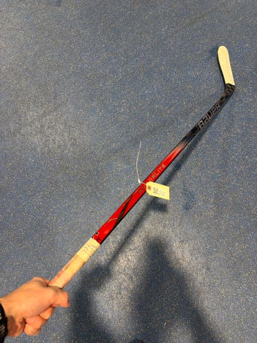 Junior Bauer Vapor Hyperlite 2 Hockey Stick Left Hand P28 40 Flex (Used)