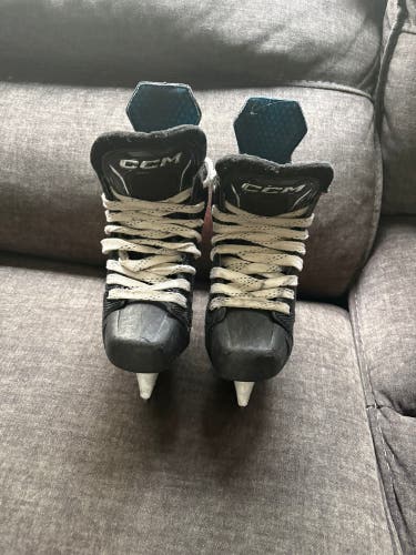 Red 2025 CCM JetSpeed FT890 Hockey Skates Regular Width 13.5 (Used)