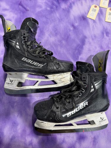 Senior Bauer Vapor Hyperlite 2 Hockey Skates Extra Wide Width 7 (Used)