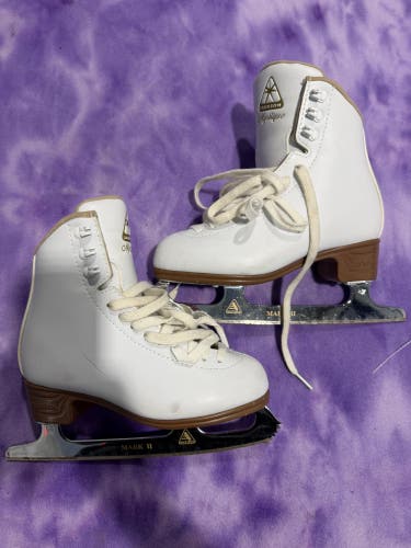 Jackson Ultima Mystique Figure Skates Junior 3 (Used)