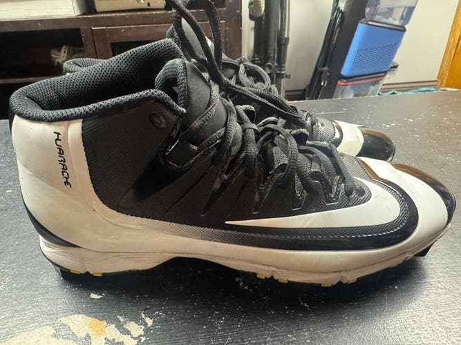 White Men's Size M 10.5 (W 11.5) Nike Huarache Molded Cleats (Used)