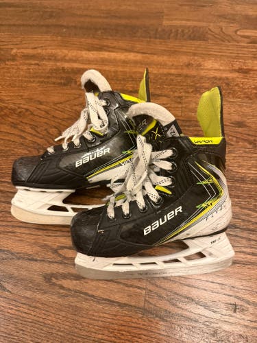 2025 Bauer Vapor Fly40 Hockey Skates Regular Width 12.5 (Used)