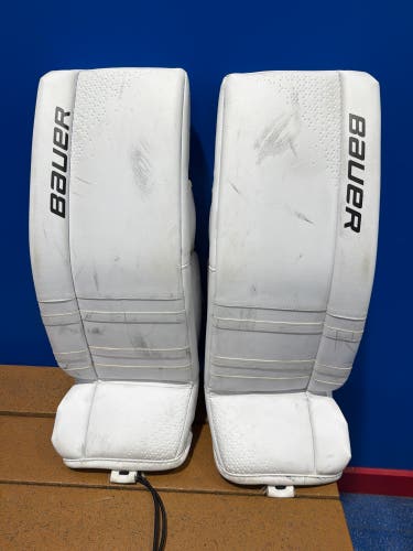 White Medium Junior Bauer GSX Goalie Leg Pads (Used)