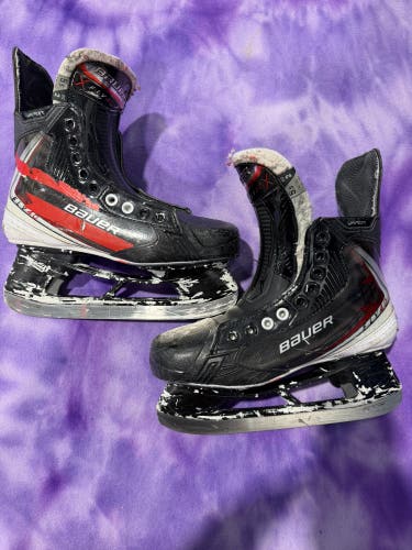 Senior Bauer Vapor Fly40 Hockey Skates Regular Width Size 5.5 (Used)