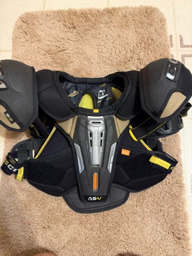 Large Junior CCM Tacks AS-V Shoulder Pads (Used)