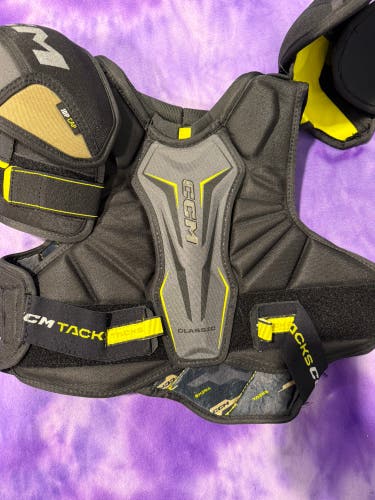 Small Senior CCM Tacks Classic Shoulder Pads (Used)