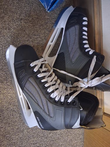 New Hockey Skates Senior Size 13 Regular Width