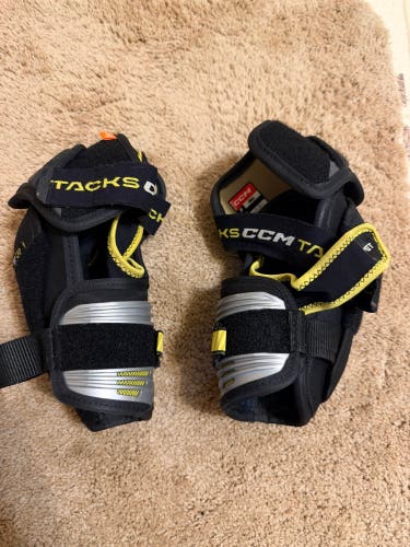 Senior Small CCM Tacks AS-V Elbow Pads (Used)