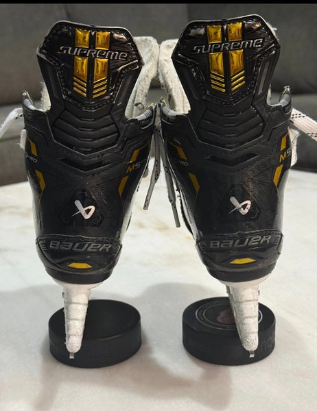 Bauer Supreme M5 Pro Hockey Skates Regular Width Youth 11D (Used)y