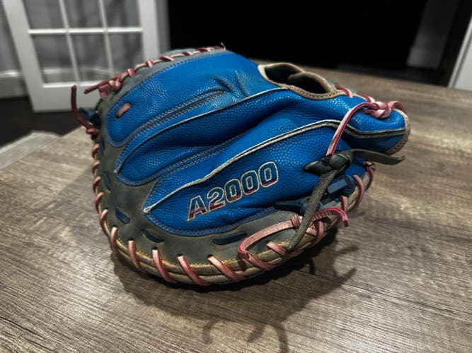 Wilson A2000 RH Catcher's Glove 33" (Used)