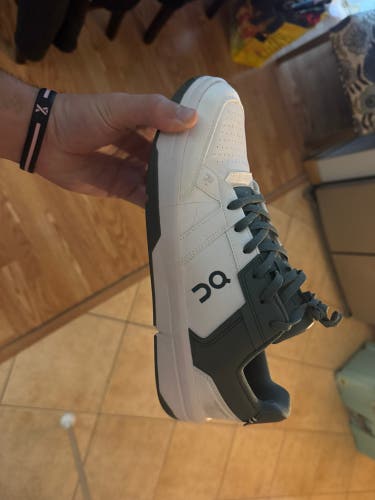 White Unisex Size M 11.0 (W 12.0) Adult ON Cloud Shoes (Used)