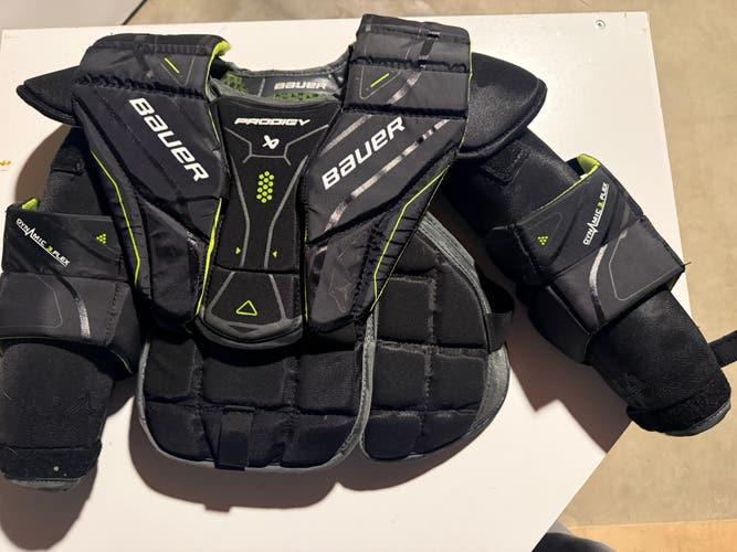 Large/Extra Large Bauer Prodigy 3.0 Goalie Chest Protector (Used)