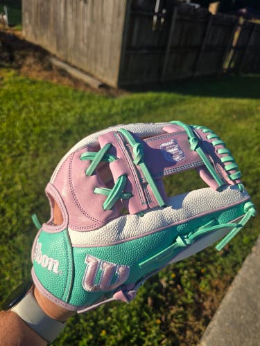 Wilson A2000 RHT Softball Glove 11.75