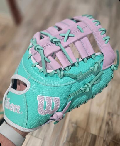 Wilson RH First Base mitt A2000 Softball Glove 12.5" (New)