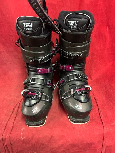 Dalbello Panterra 85 W GW women's all-mountain ski boots
Size: 25.5
Length: 298mm
Flex 85