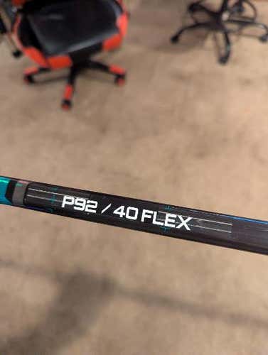 Junior Bauer Twitch Right Handed Hockey Stick P92 40 Flex (New)