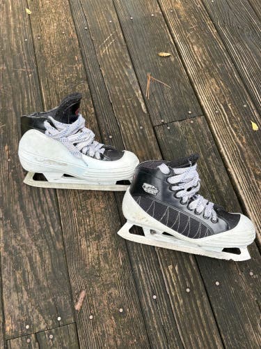 CCM Tacks 452 Hockey Goalie Skates Size 5 (Used)