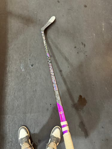 Intermediate Bauer Pulse 2 Right Handed Hockey Stick P28 65 Flex (Used)