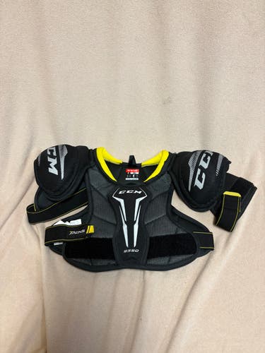 Small Junior CCM Tacks 9550 Shoulder Pads (Used)
