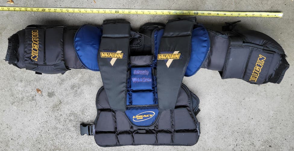 Youth Small / Medium Vaughn Goalie Chest Protector (Used)