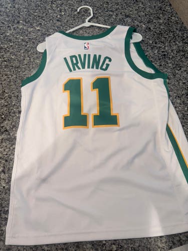 White Large Men's Nike Jersey (Used)