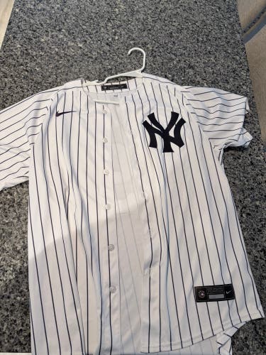White Medium/Large Men's Nike Jersey (Used)