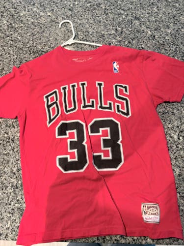 Red Medium/Large Kids Unisex Mitchell & Ness Shirt (Used)