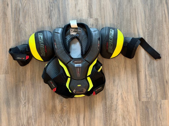 Men's Medium Junior Bauer Vapor 3X Pro Shoulder Pads (Used)