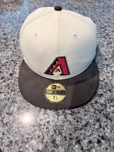 White Kids Unisex Medium/Large New Era Hat (Used)