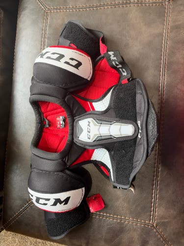 Men's Small Junior CCM JetSpeed FT485 Shoulder Pads (Used)