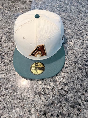 White Adult Unisex Medium/Large New Era Hat (Used)