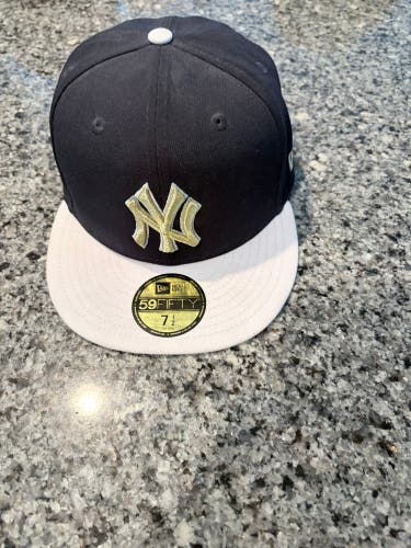 Green Adult Unisex Medium/Large New Era Hat (Used)