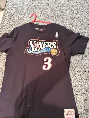 Black Medium/Large Kids Unisex Mitchell & Ness Shirt (Used)