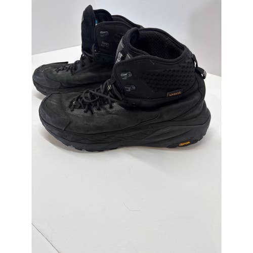 HOKA ONE ONE Sky Kaha High men’s hiking boots in the Black/Phantom colorway.