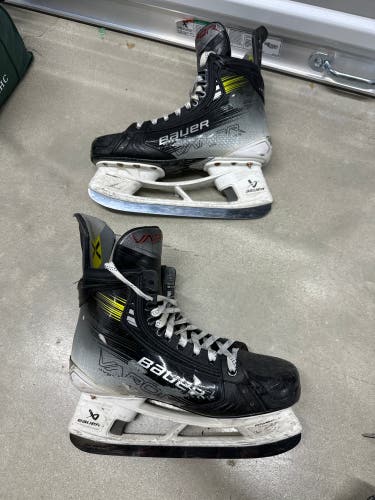 2023 Bauer Vapor Hyperlite 2 Hockey Skates 9.5 (Used)