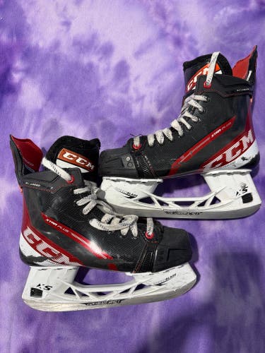 Intermediate CCM JetSpeed XTRA PLUS Hockey Skates 6.5 (Used)
