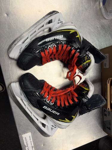 Bauer Vapor X Velocity Hockey Skates Size 4.5 (Used)