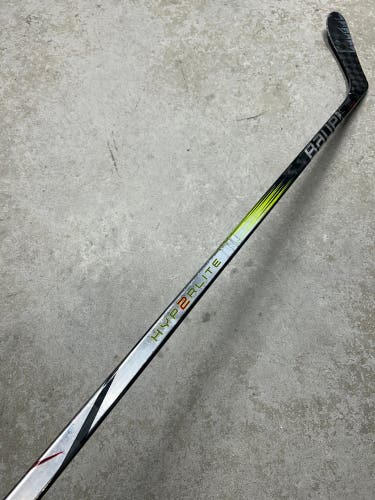 77 Flex P28 Senior Bauer Vapor Hyperlite2 Left Hand Hockey Stick (Used)
