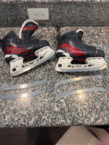 2023 CCM JetSpeed FT680 Hockey Skates Regular Width Size 5.5 (Used)