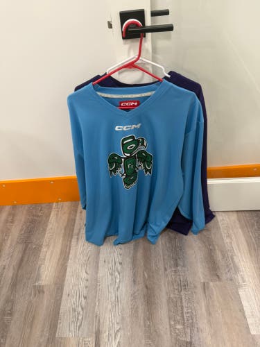 Purple XL Men's CCM Jersey (Used)