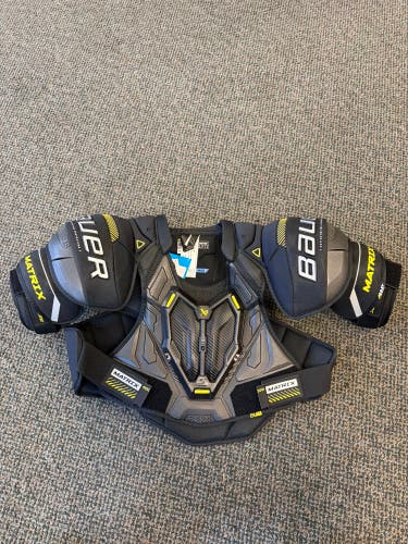 NEW Bauer Supreme Matrix Senior Medium Shoulder Pads