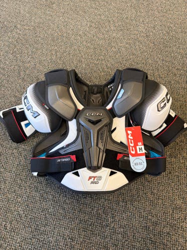 NEW Senior CCM Jetspeed FT8 Pro Senior Medium Shoulder Pads