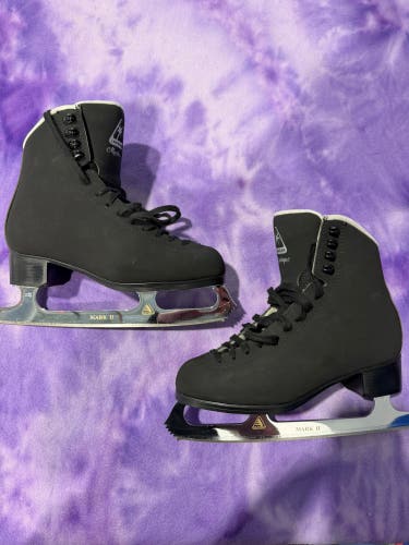 Black Jackson Ultima Mystique Figure Skates Adult 6 (Used)