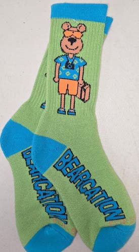 ST17 Mens "BEACH DUDE BEAR VACATION" Crew Socks Lot of 1 Pair MEDIUM New