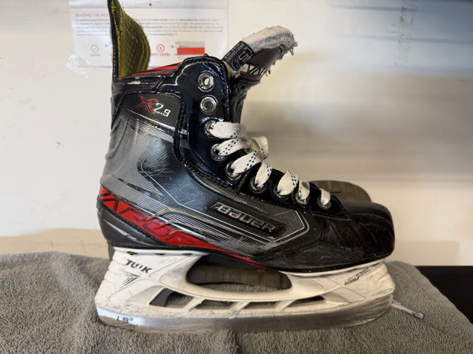 Black/Gray 2019 Bauer Vapor X2.9 Hockey Skates Regular Width Size 5.5 (Used)
