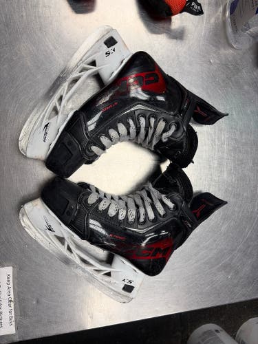 2025 CCM JetSpeed FT890 Hockey Skates Regular Width Size 3.5 (Used)