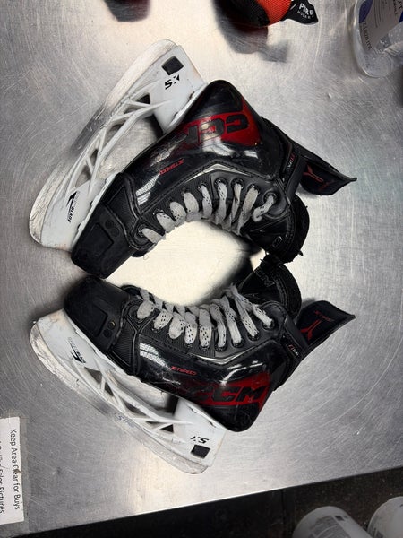 2025 CCM JetSpeed FT890 Hockey Skates Regular Width Size 3.5 (Used)