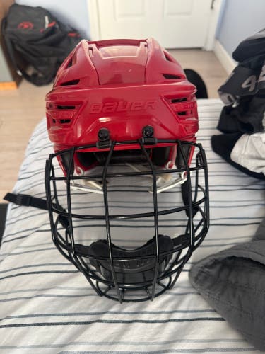 Medium Bauer Re-Akt 155 Helmet (Used)