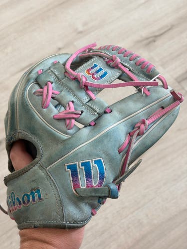 Wilson A2000 1786 RH Throw Autism Speaks Infield Baseball Glove 11.5" (Used)